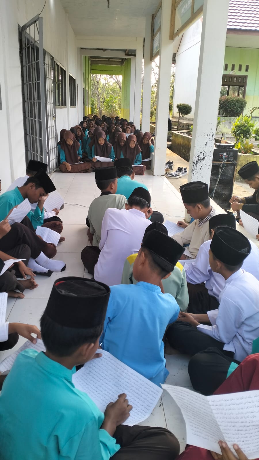 Kegiatan Pembacaan Surah Yasin dan Tahlil Dilanjutkan dengan Kultum di MTs Negeri 6 Merangin
