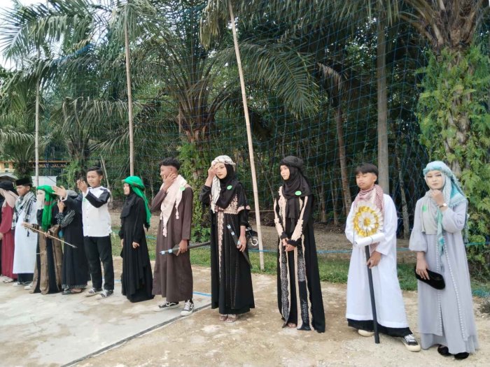 Peserta Tampil Memukau di Hari ke 3 lomba Fashion Show di MTs Negeri 6 Merangin Memperingati Maulid Nabi Muhammad SAW