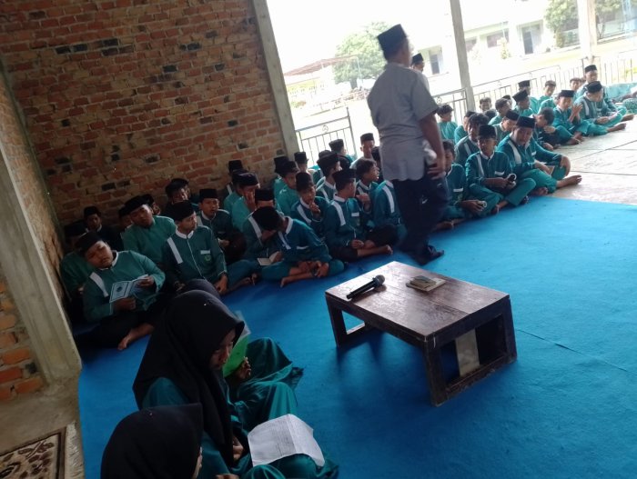 Yasinan Rutin MTsN 6 Merangin Bentuk Karakter Siswa