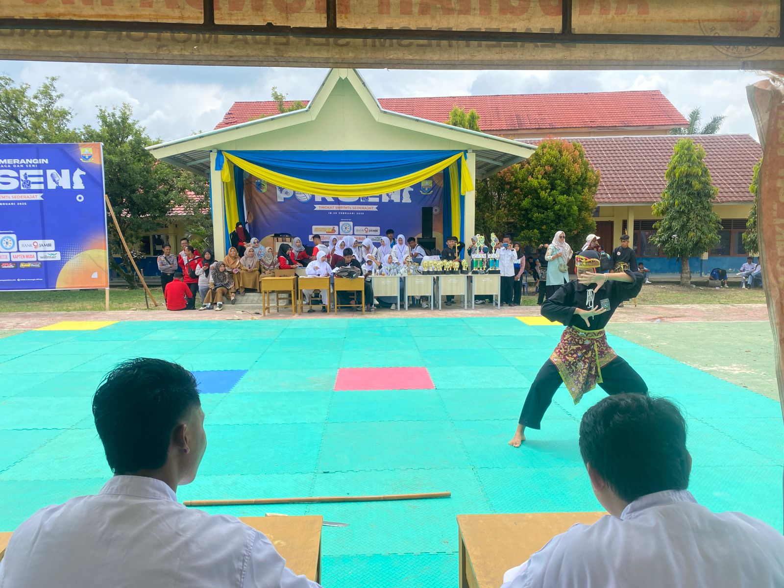Siswa-Siswi MTs N 6 Merangin Ikuti Berbagai Cabang Perlombaan dalam Acara HUT SMKN 2 Merangin