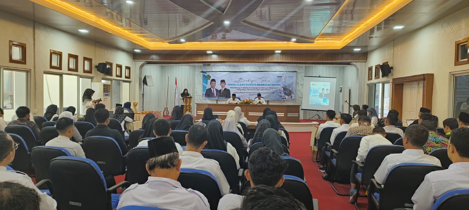 Aktivitas di hari libur sekolah Operator MTsN 6 Merangin Ikuti Bimbingan Teknis Pengelolaan Website di KanWil kementerian Agama provinsi Jambi 