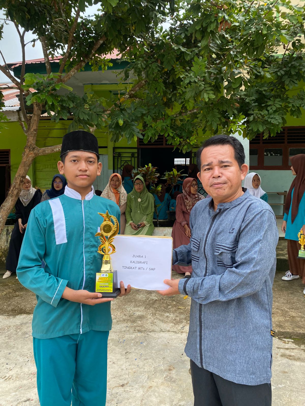 *Gading Ibnu Siswa MTs N 6 Merangin Raih Juara 1 Kaligrafi Se-Jambi Barat pada Fest AL-Munawwaroh