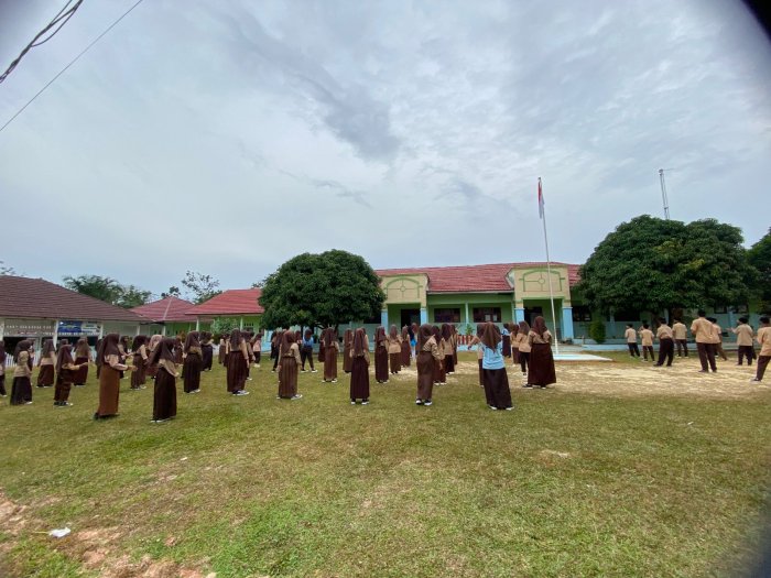 Siswa MTsN 6 Merangin Semangat Ikuti Senam Kamis Pagi