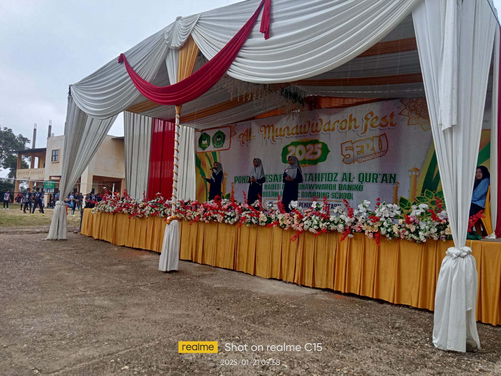 Tim Pidato 3 Bahasa MTs Negeri 6 Merangin Tampil Memukau di Al Munawwaroh FEST 2025 Tema: Kepemimpinan Rasulullah dalam Membangun Masyarakat Madani