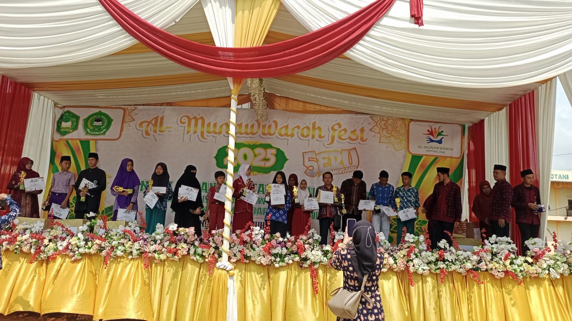 Kepala Madrasah MTsN 6 Merangin Hadiri Acara Fest AL-Munawaroh dan Penerimaan Penghargaan Siswa-Siswi Se-Jambi Barat