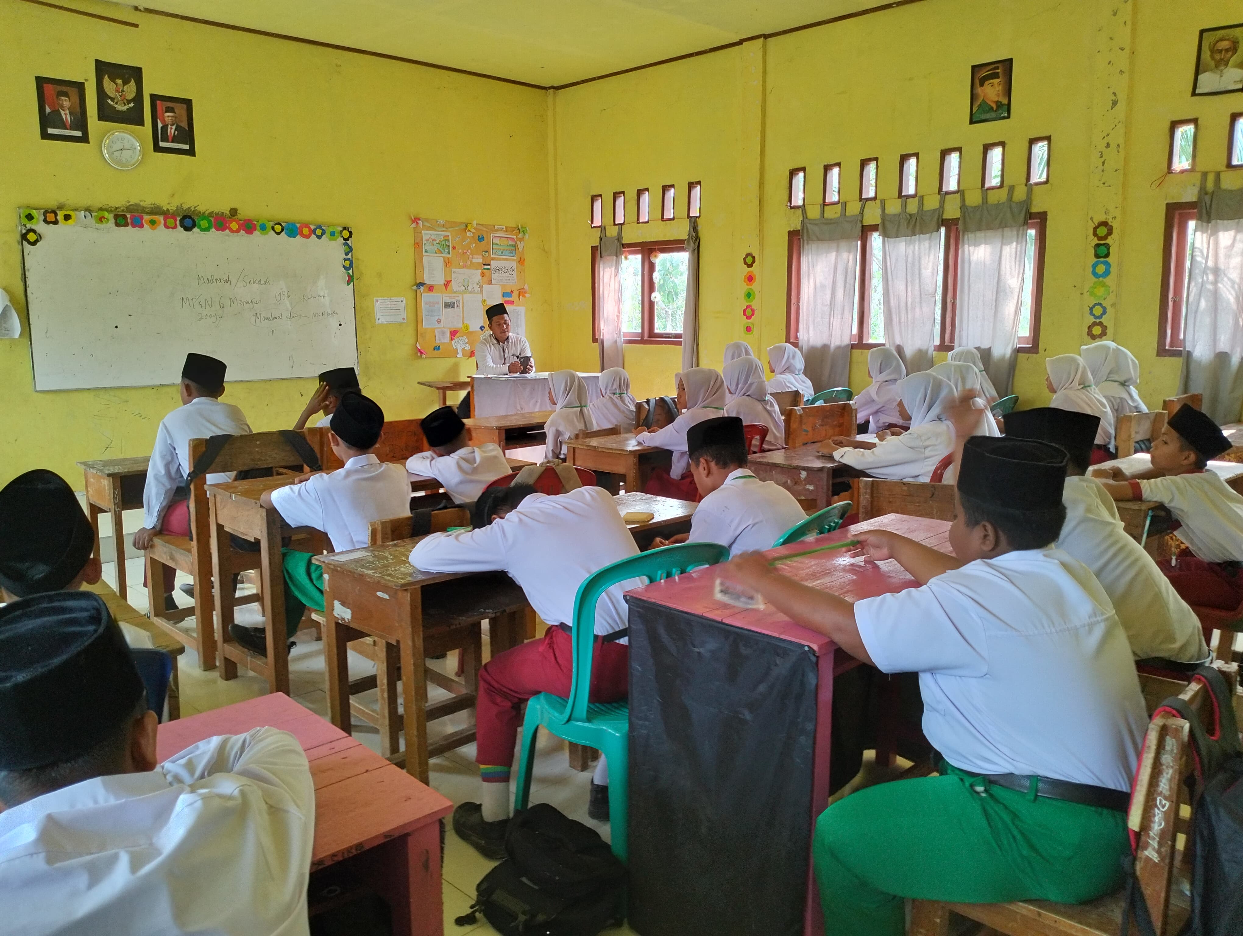  GURU Senior Pengisi Materi Hari Pertama MATSAMA di MTsN 6 Merangin.