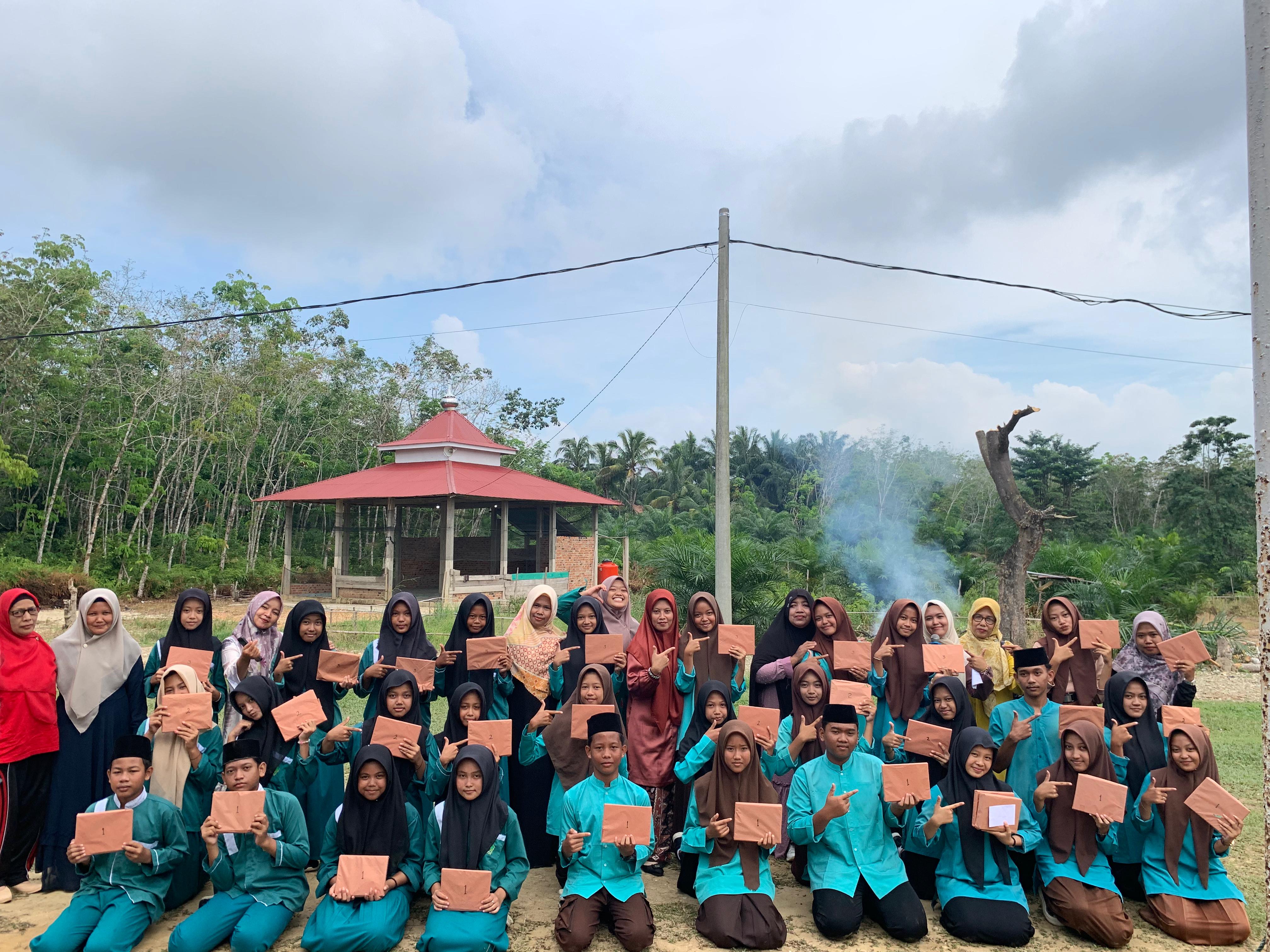 Pembagian Raport dan Pengumuman Juara Kelas MTs N 6 Merangin Tahun Ajaran 2024/2025