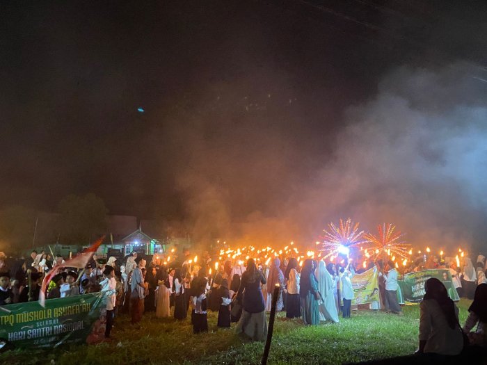 Semarak Pawai Obor Hari Santri Nasional 2025 ,MTs Negeri 6 Merangin Turut Meriahkan dengan Partisipasi Siswa dan Guru