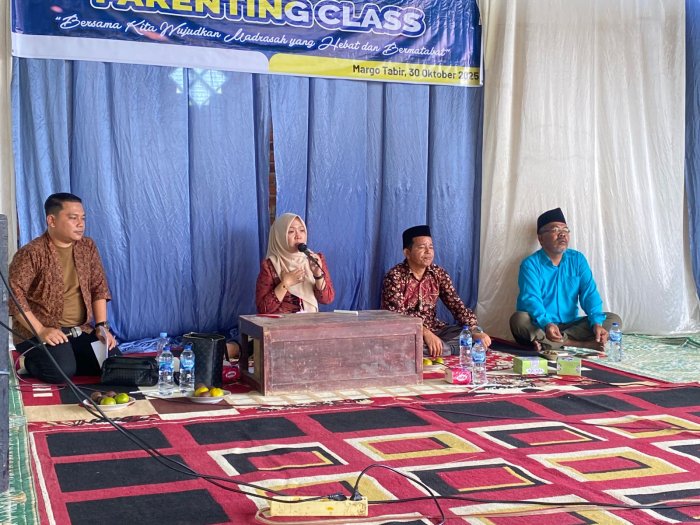 Sinergi Madrasah,Parenting Class MTsN 6 Merangin Hadirkan Narasumber Profesional Ira Gustia Ningsih S.Psi.,M.Psi.,Psi