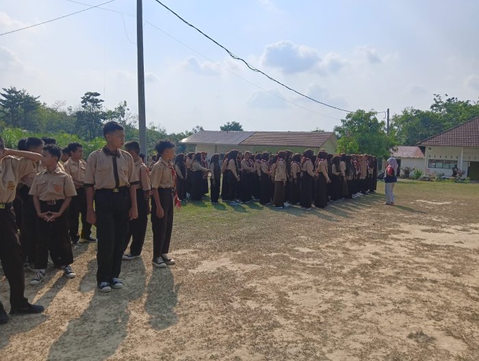 Siswa MTsN 6 Merangin Dalami Sejarah Pramuka Dunia dan Indonesia dalam Kegiatan Kepramukaan