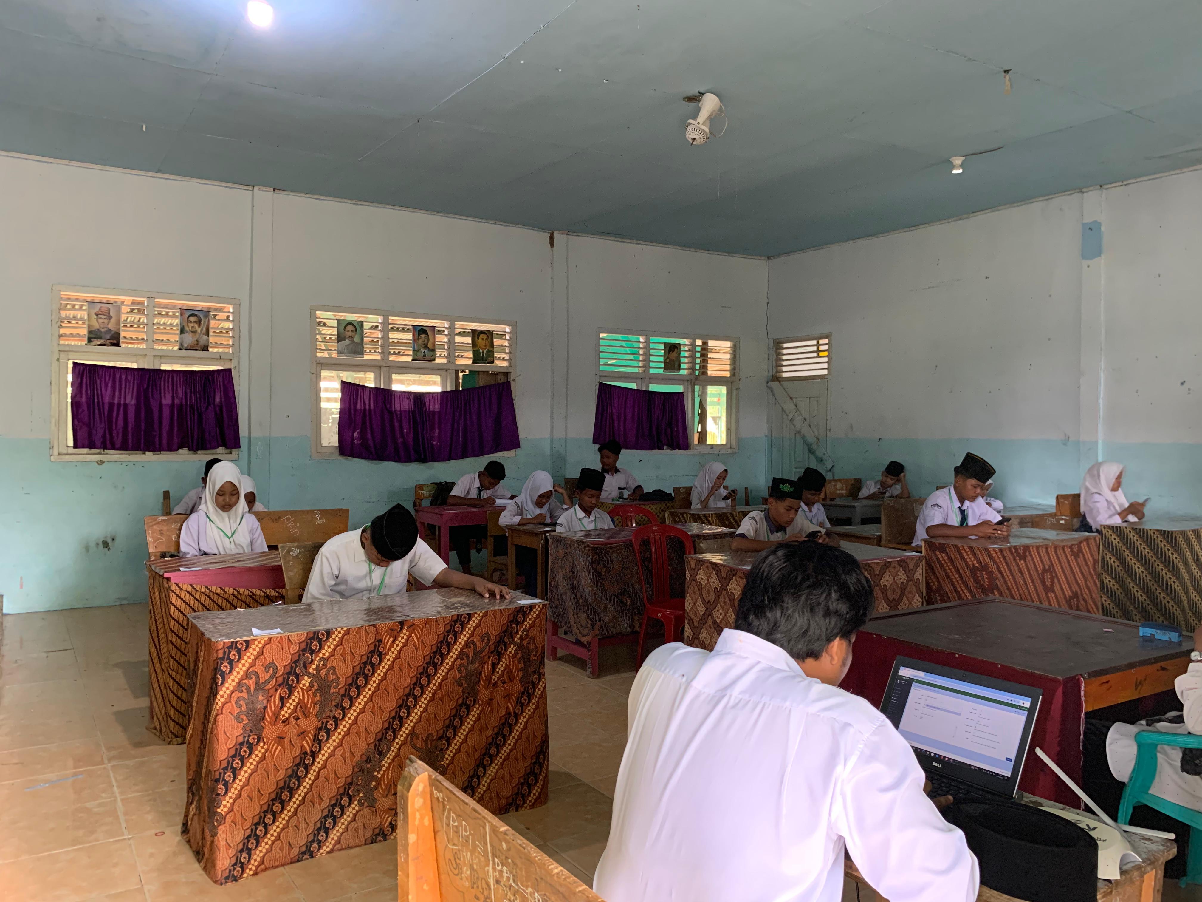 MTsN 6 Merangin Gelar Ujian Asesmen Sumatif Akhir Tahun Berbasis Android Tahun Ajara 2024/2025