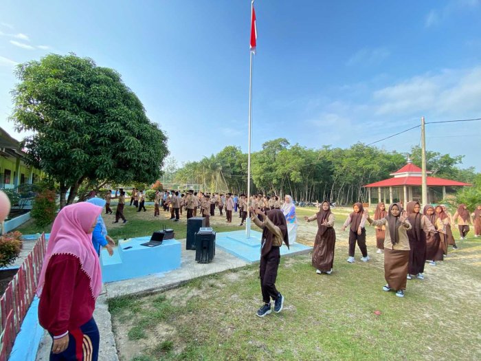 Rutinitas Siswa-siswi MTsN 6 Merangin Penuh Semangat Ikuti SKJ Setiap Kamis Pagi