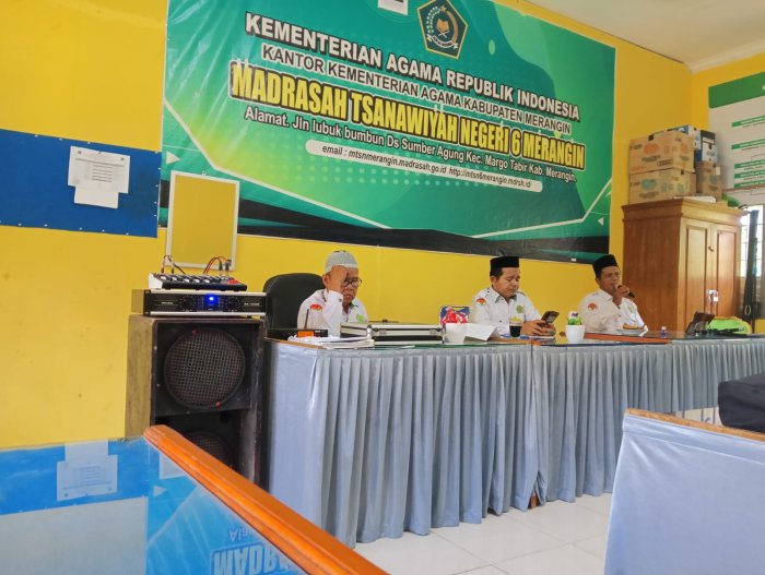 Perpisahan M Zhaharil Fikri di MTsN 6 Merangin Penuh Haru
