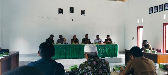 Rapat Persiapan HUT RI ke-81Kepala MTsN 6 Merangin Ikuti rapat di aula desa Sido Rukun