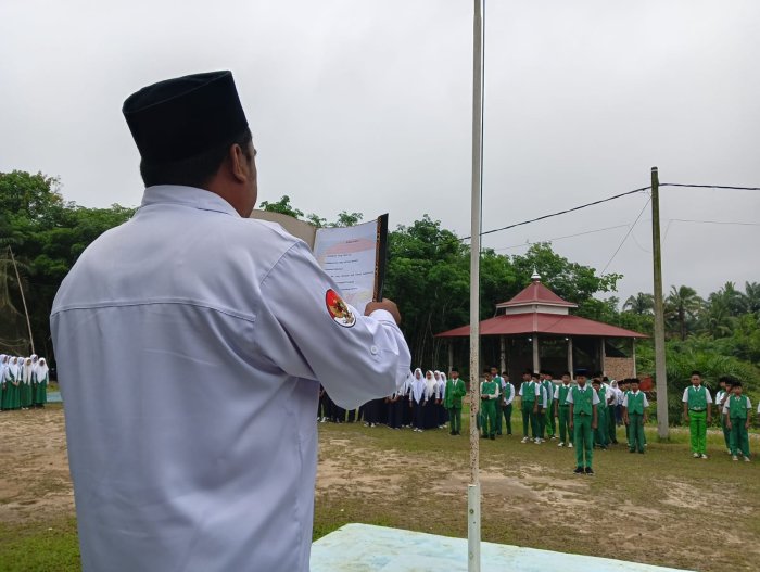 Upacara Bendera di Madrasah Tekankan Pentingnya Ekstrakurikuler