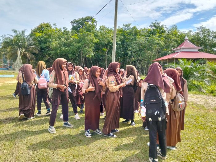MTs Negeri 6 Merangin Gelar Kegiatan Pramuka dan Pembagian Rapor MID Semester Secara Bersamaan