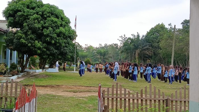 MTsN 6 Merangin Mengadakan Senam Rutin Hari Kamis dengan Penuh Semangat