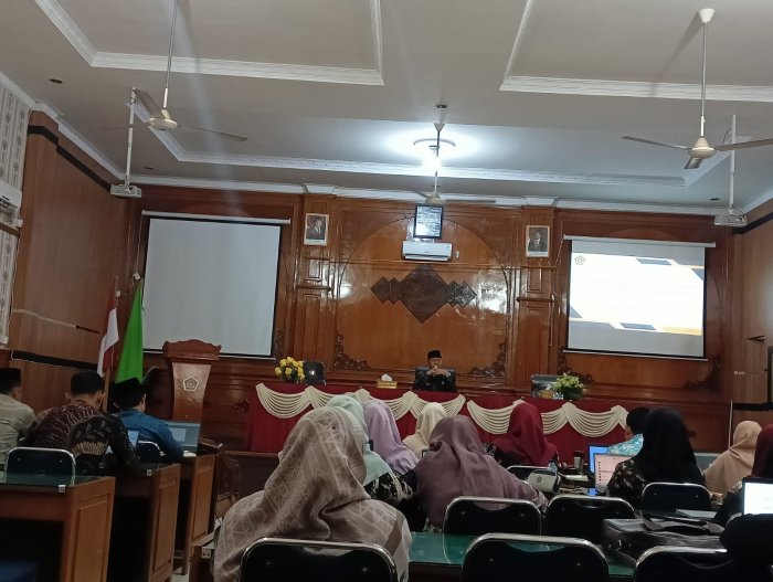 Maruf, operator MTsN 6 Merangin, turut hadir dalam kegiatan Rapat Pemantapan Pendataan (EMIS)