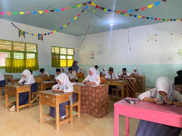 Hari Pertama Ujian Madrasah MTsN 6 Merangin Berjalan Lancar