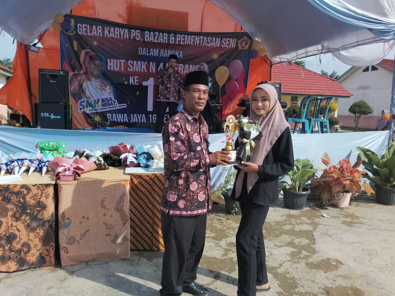 MERLIN AVRIANI Siswi MTSN6 MERANGIN Meraih Juara 2 Lomba Fashion Show