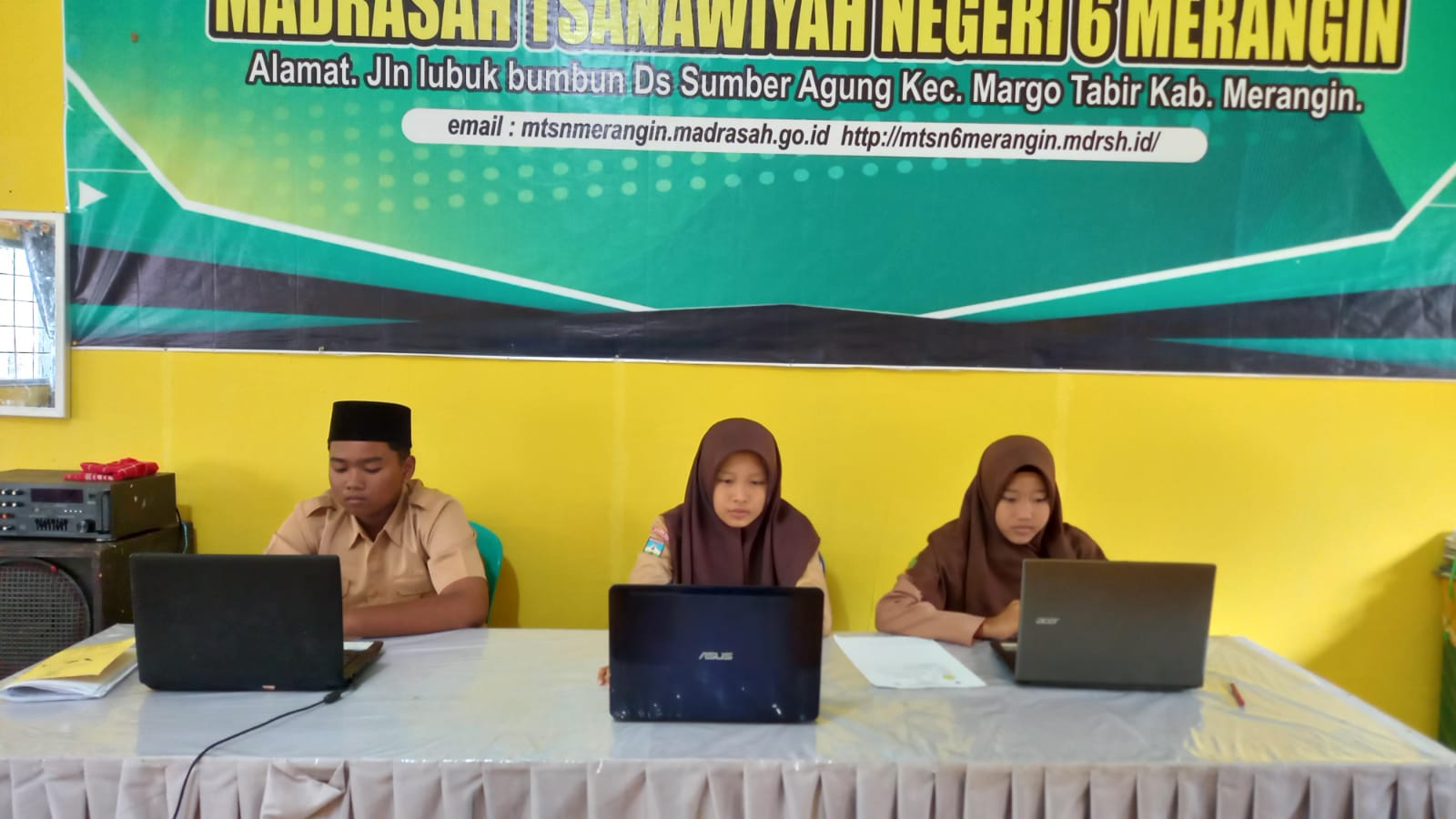 Antusiasme Siswa-siswi MTS N 6 Merangin dalam Uji Coba Kompetensi Sains Madrasah (KSM) 2024