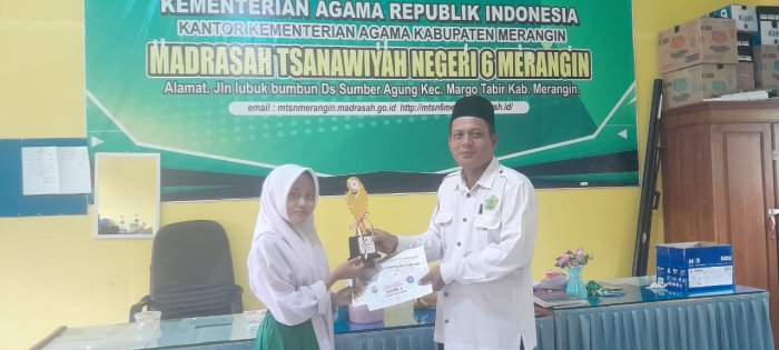 Siswi MTsN 6 Merangin Raih Juara Dua Lomba Solo Song
