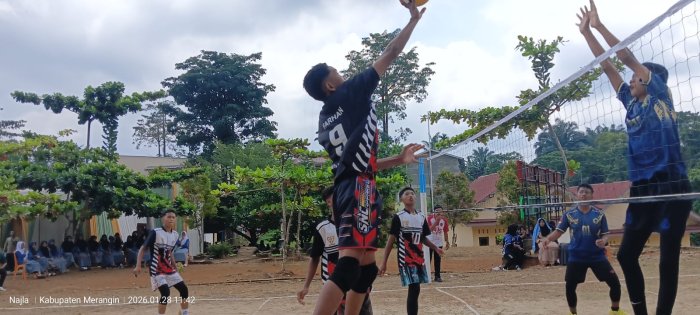 Siswa MTsN 6 Merangin Berpartisipasi di Lomba Voli Al-Munawaroh Fest 2026