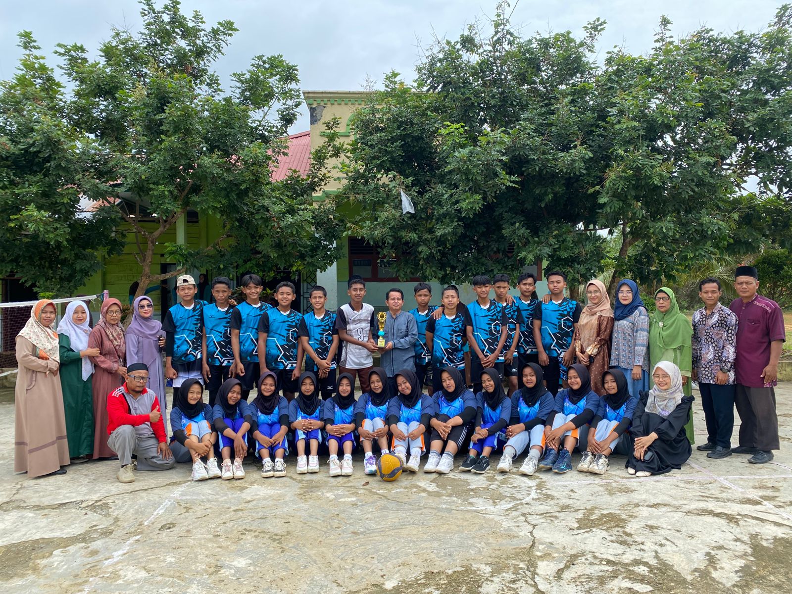 Tim Voli Putra MTs N 6 Merangin Raih Juara 2 pada Fest AL-Munawwaroh