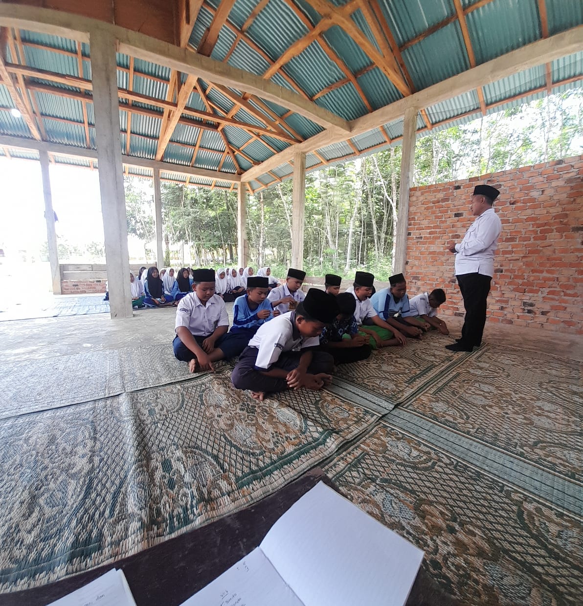  Pemberian Motivasi dan Arahan oleh Bapak Suparji, S.Pd.I kepada Calon Pengurus Baru OSIM MTsN 6 Merangin