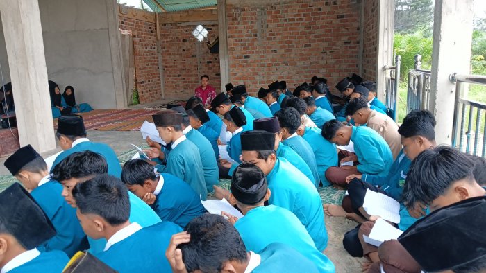 MTsN 6 Merangin Laksanakan Pembacaan Yasinan Rutin sebagai Pembelajaran Keislaman