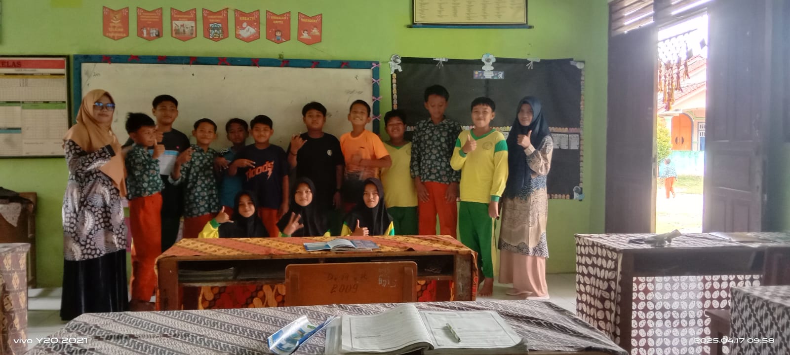 Guru MTsN 6 Merangin Sosialisasi ke SDN 244 Sido Makmur