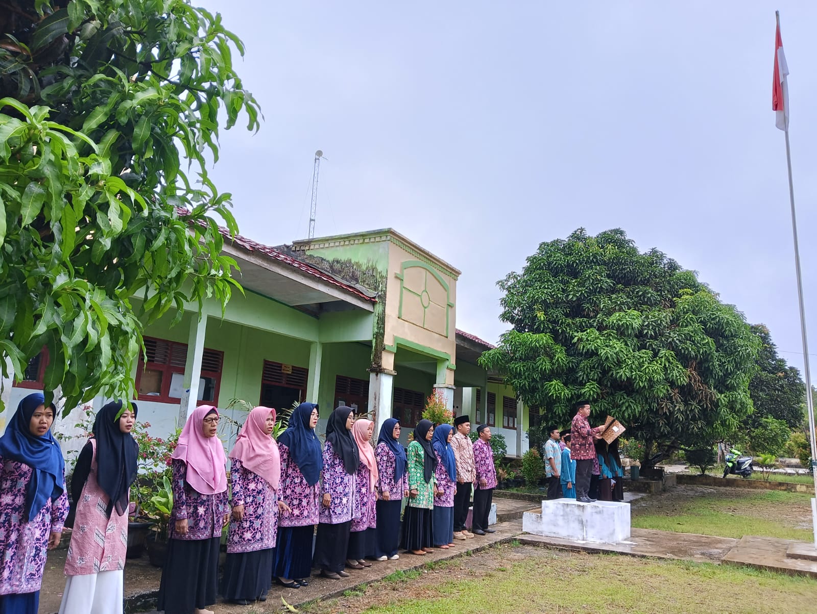 MTs N 6 Merangin Gelar Upacara Peringatan Hari Pendidikan Nasional 2 Mei 2025