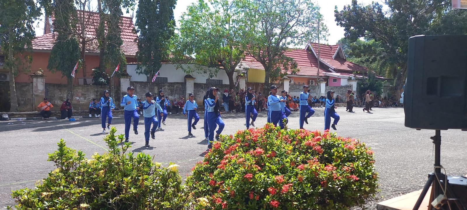 Siswa-Siswi MTs N 6 Merangin Ikuti Perlombaan Senam Pramuka Tingkat Penggalang dalam Peringatan Hari Lahir Baden Powell 2025