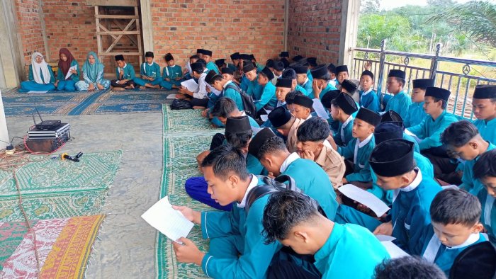 Yasinan Jumat Pagi di MTsN 6 Merangin Tingkatkan Nilai Religius