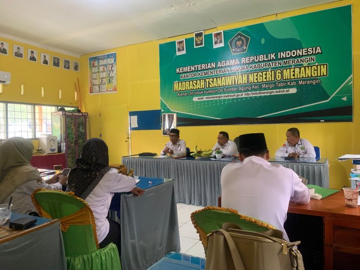 Pengawas Madrasah Tinjau Implementasi Kurikulum Berbasis Cinta di MTsN 6 Merangin Pengawas Madrasah Tinjau Implementasi Kurikulum Berbasis Cinta di MTsN 6 Merangin