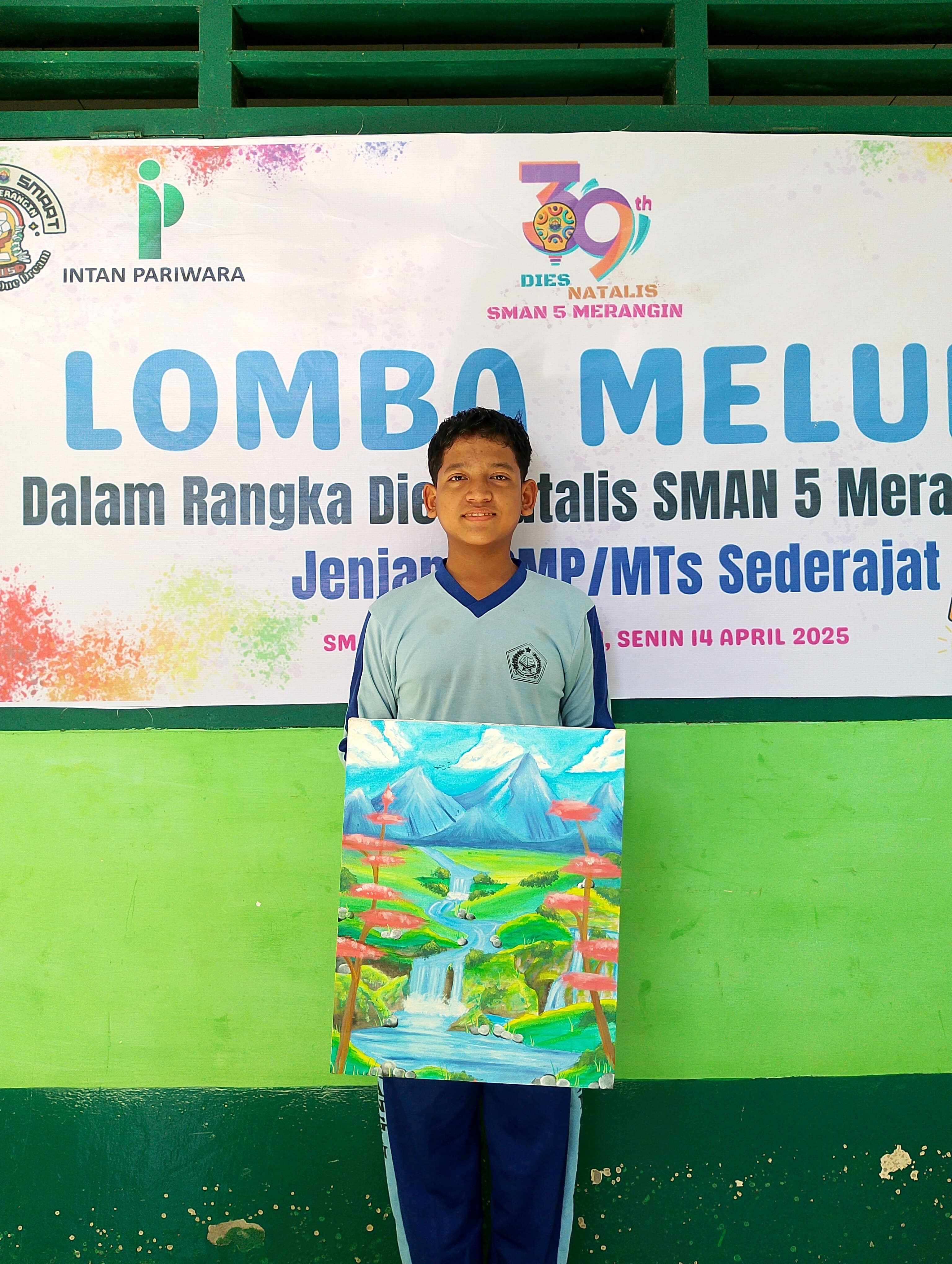 Siswa MTsN 6 Merangin Ikuti Lomba Melukis dalam Rangka Dies Natalis SMAN 5 Merangin