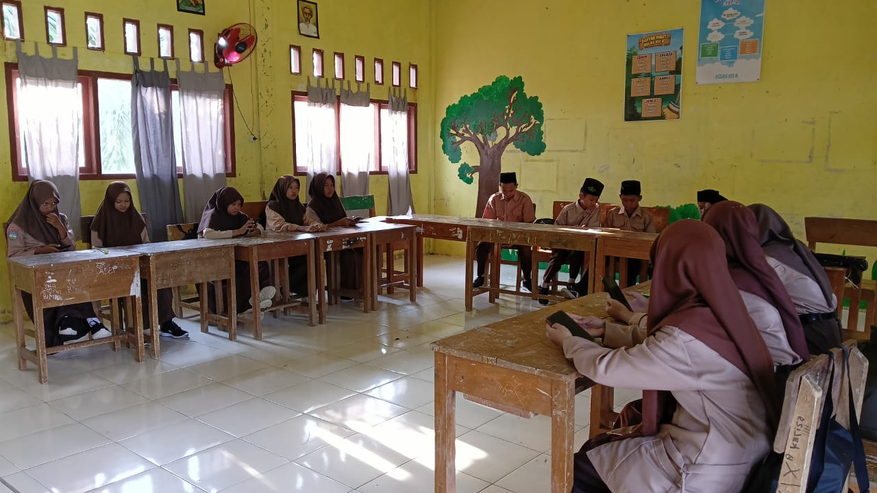 Gladi Asesmen Kompetensi Madrasah Indonesia (AKMI) di MTsN 6 Merangin Berjalan dengan Lancar