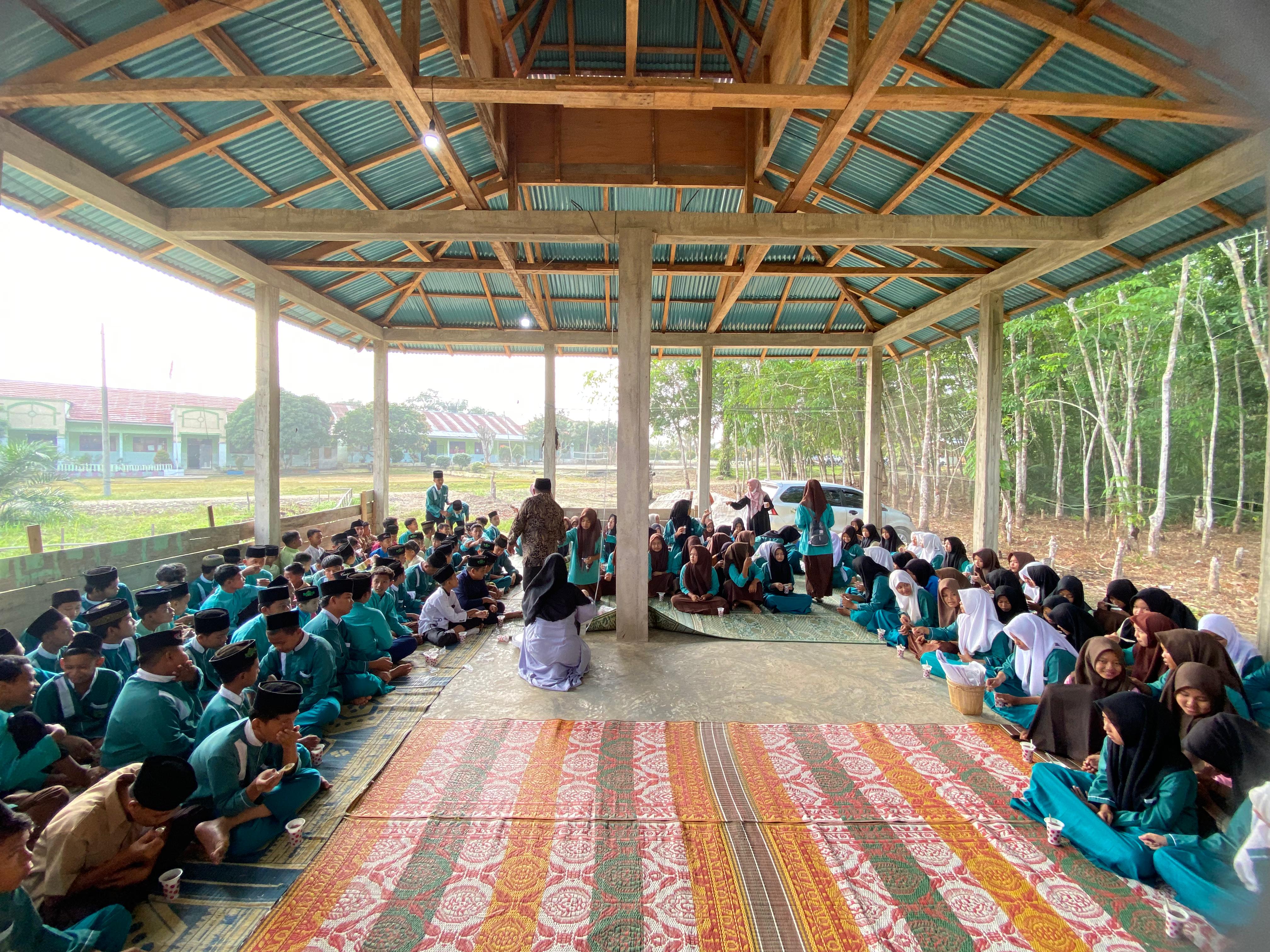 Jumat Berkah di MTsN 6 Merangin: Yasinan, Ceramah Agama, dan Sarapan Bersama Hangatkan Kebersamaan
