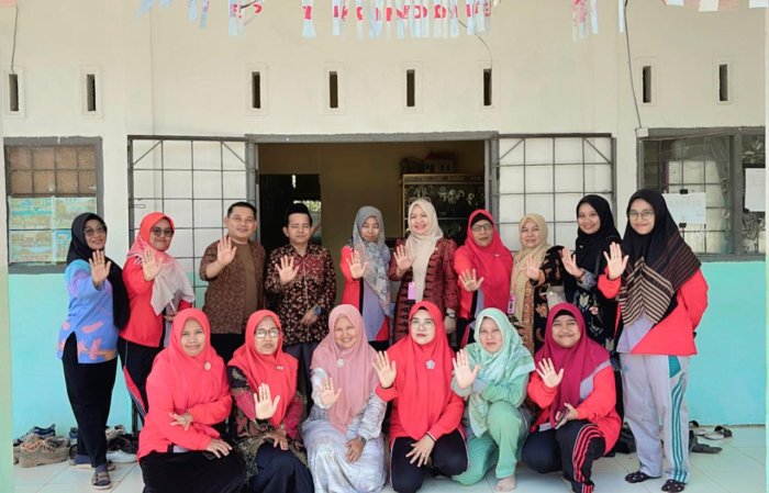 Setelah Pertemuan Penuh Makna, MTsNegeri 6 Merangin Akhiri Kegiatan dengan Foto Bersama Narasumber dan MC