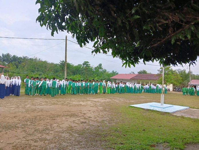 MTsN 6 Merangin Laksanakan Upacara Bendera Hari Senin, 1 September 2025