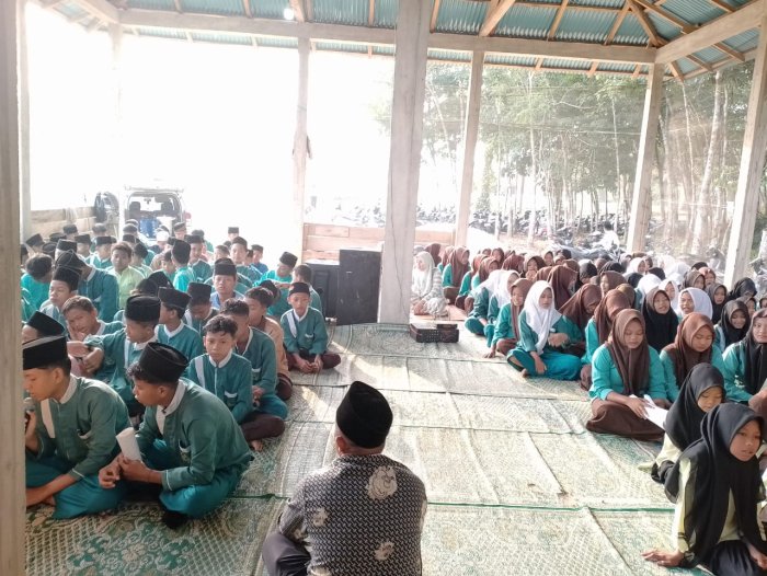 Rutinitas Jumat Pagi MTsN 6 Merangin Bangun Karakter Siswa