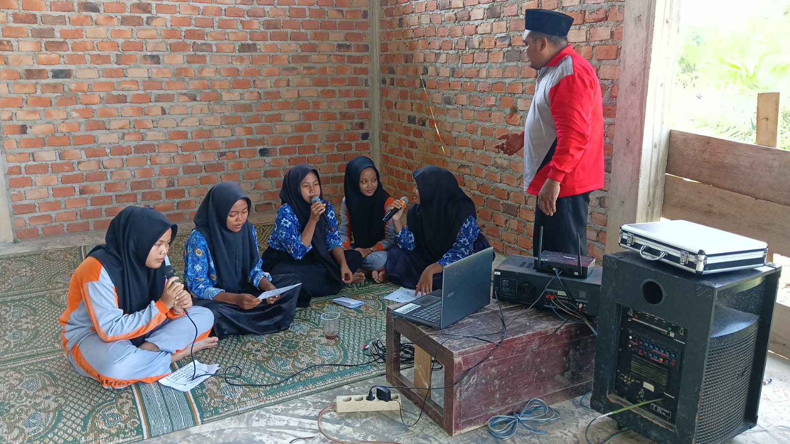 im Hadroh MTsN 6 Merangin Semangat Berlatih untuk Persiapan Perlombaan dalam Rangka Hari Amal Bakti Kementerian Agama Kabupaten Merangin