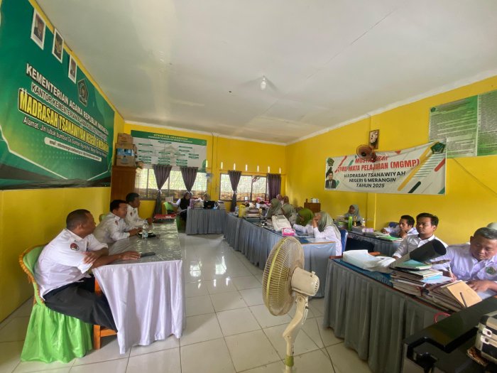 MTs Negeri 6 Merangin Gelar Rapat Koordinasi Guru Bahas Program dan Evaluasi Madrasah