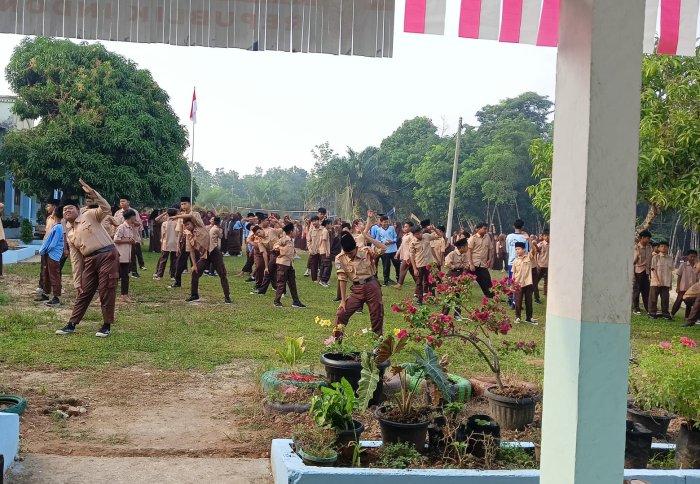 Siswa MTsN 6 Merangin Semangat Ikuti Senam Pagi Bersama