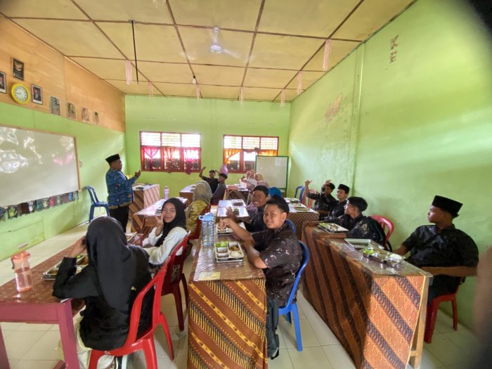 Program Makan Bergizi Gratis (MBG) Perdana di MTsNegeri 6 Merangin Disambut Antusias oleh Siswa