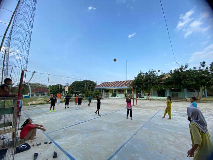 Ekstrakurikuler Bola Voli Berikan Semangat Baru bagi Siswa-Siswi MTsN 6 Merangin