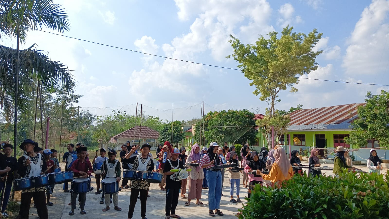 Semangat Anggota Drum Band MTs Negeri 6 Merangin Semangat Latihan Jumat Sore*