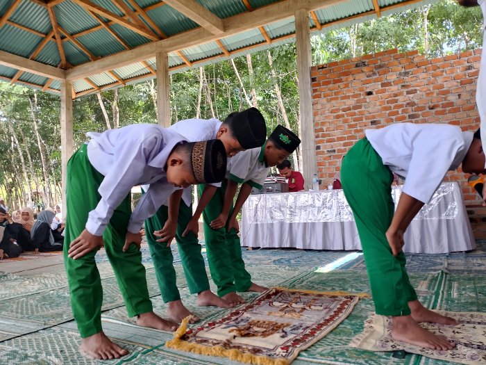 Siswa MTsN 6 Merangin Antusias Ikuti Lomba Sholat Subuh, kelas VII cepat beradaptasi