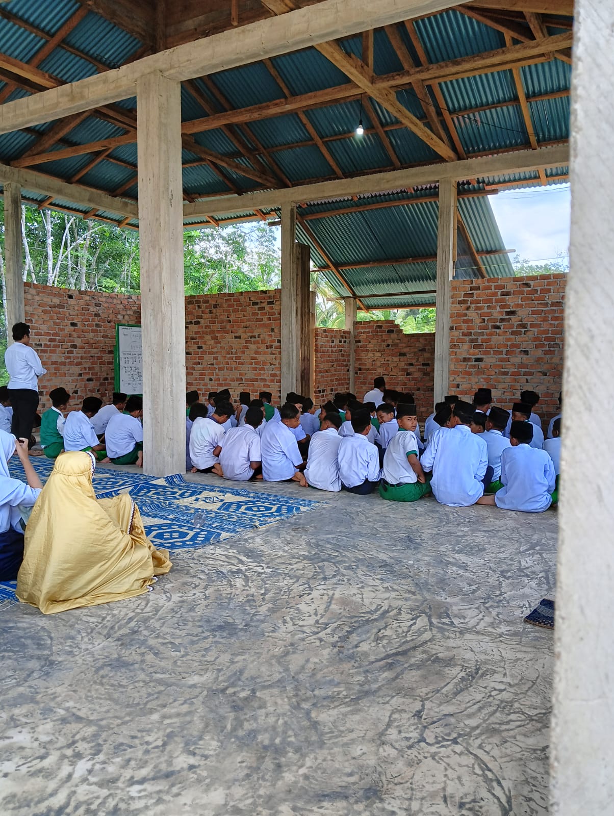 Pembiasaan Sholat Berjamaah Siswa-Siswi MTsN 6 Merangin, Meningkatkan Kedisiplinan dan Keimanan