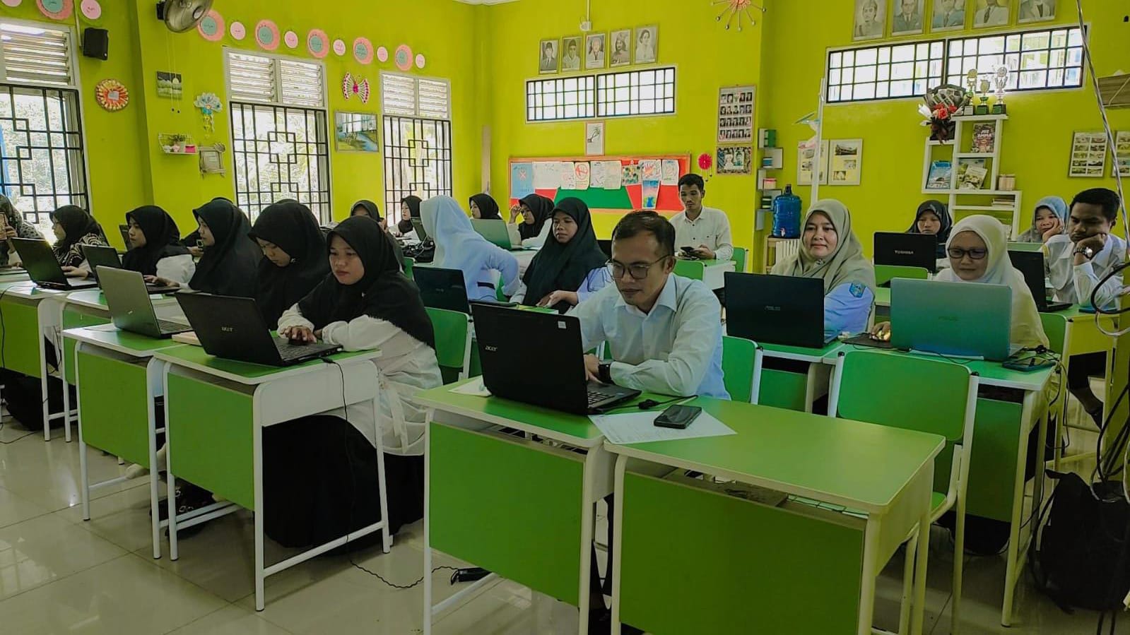 Dua Guru MTsN 6 Merangin, Ibu Ummu Khair dan Ibu Sri Bulkis Ikuti AKGTK dengan Semangat Membara, Berharap Dapatkan Hasil Memuaskan